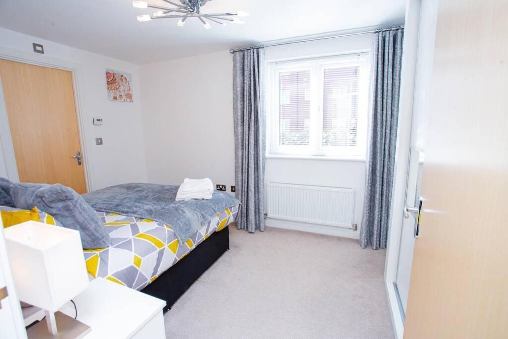 Mills Apartment - Two Bedroom En-Suite Apartment Northampton Zewnętrze zdjęcie