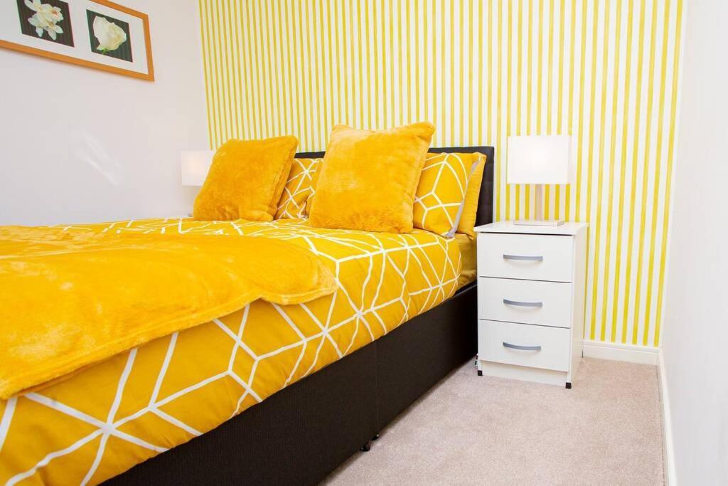 Mills Apartment - Two Bedroom En-Suite Apartment Northampton Zewnętrze zdjęcie
