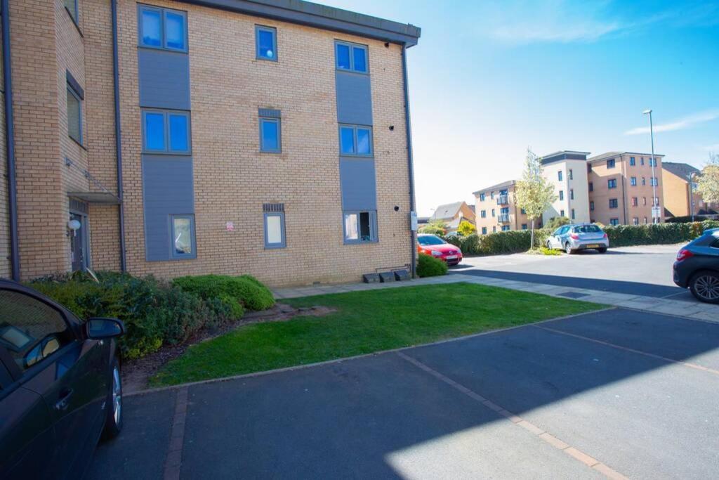 Mills Apartment - Two Bedroom En-Suite Apartment Northampton Zewnętrze zdjęcie