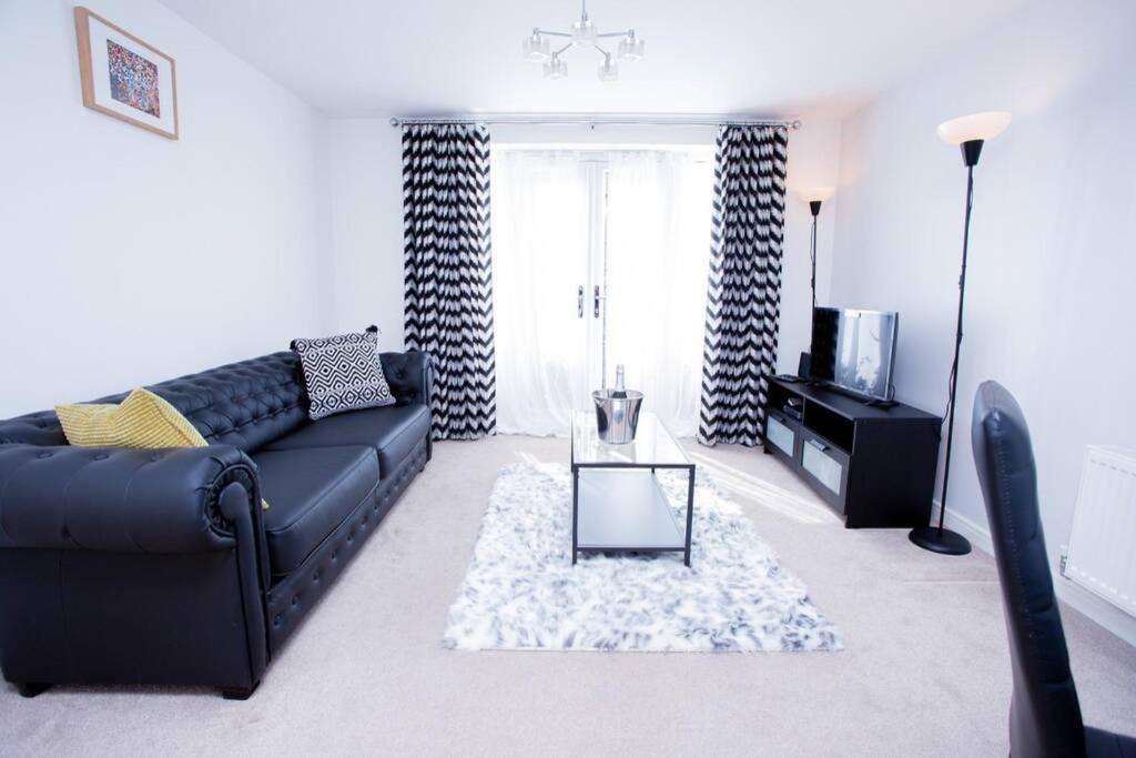 Mills Apartment - Two Bedroom En-Suite Apartment Northampton Zewnętrze zdjęcie
